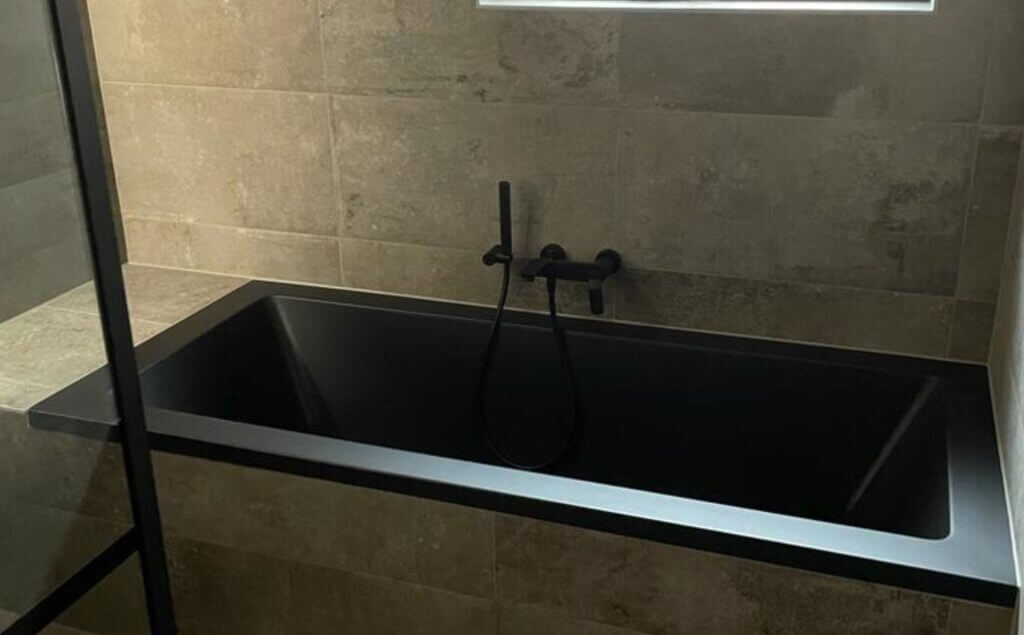 Eindresultaat van een geslaagde badkamer renovatie.